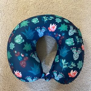 🦋🛍 Travel Neck Pillow for Supportive Comfort